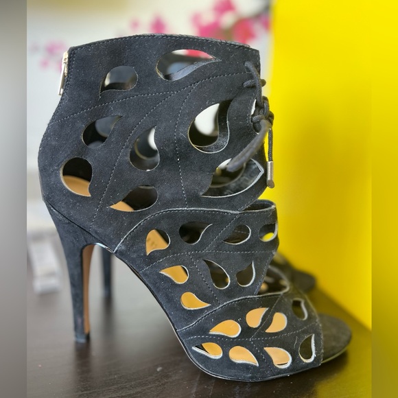 [Free add on item] Aldo laser cut ankle zipper heels - Picture 2 of 5